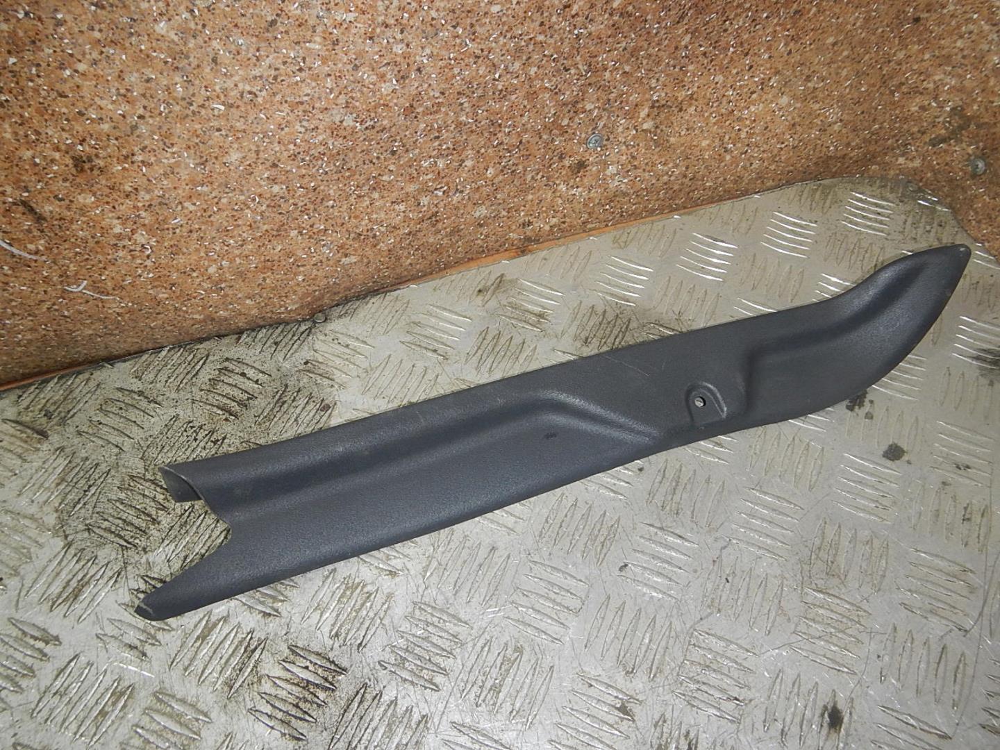 Обшивка двери багажника