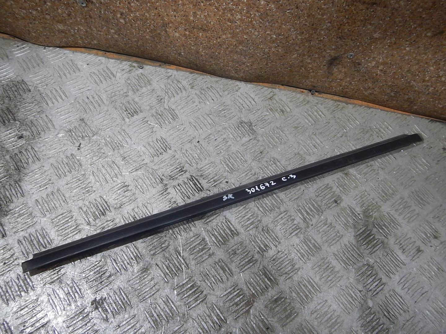 Накладка стекла заднего правого