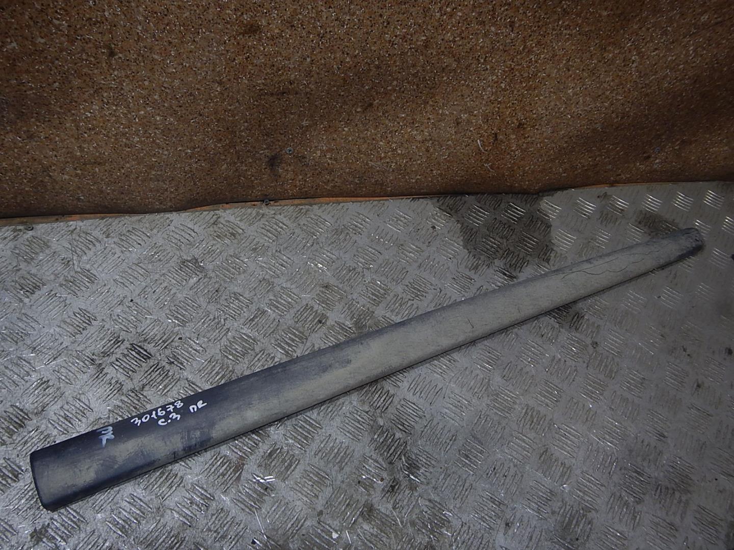 Молдинг передней правой двери