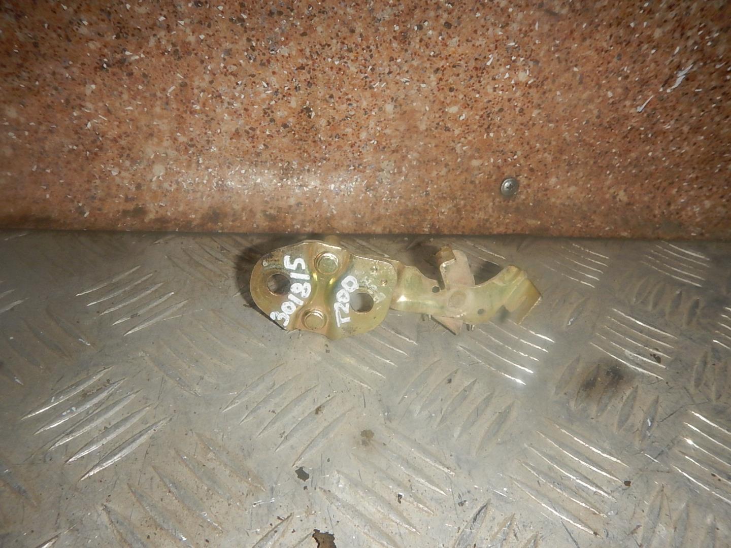 Ответная часть замка багажника