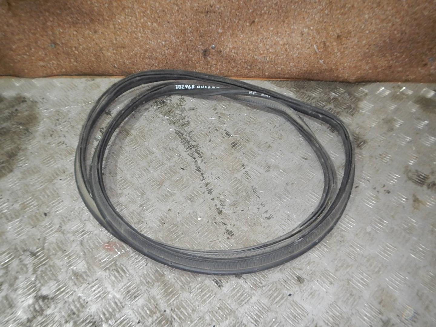 Уплотнитель багажника