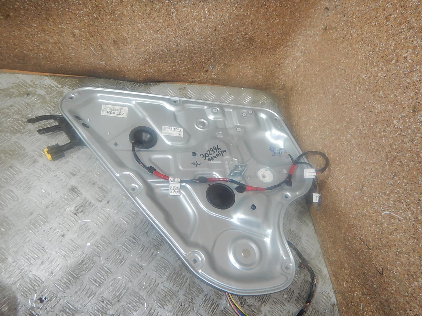 Стеклоподъемник электр. задний левый