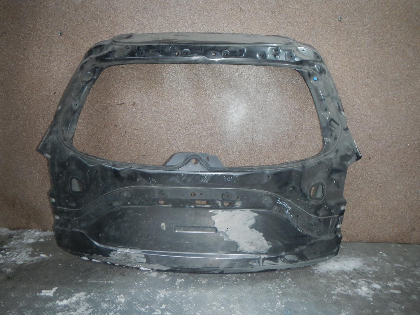 Дверь багажника