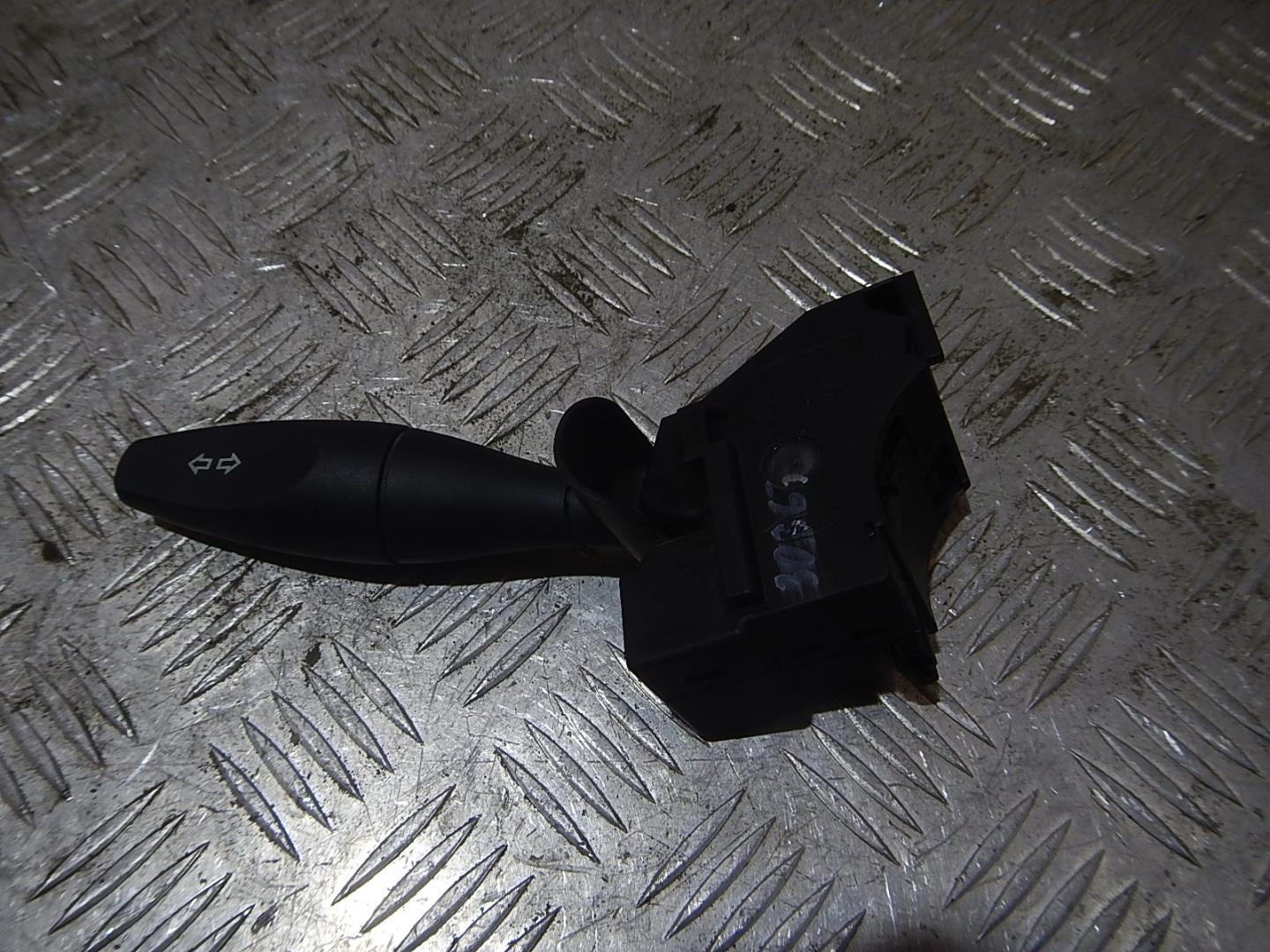 Переключатель поворотов подрулевой