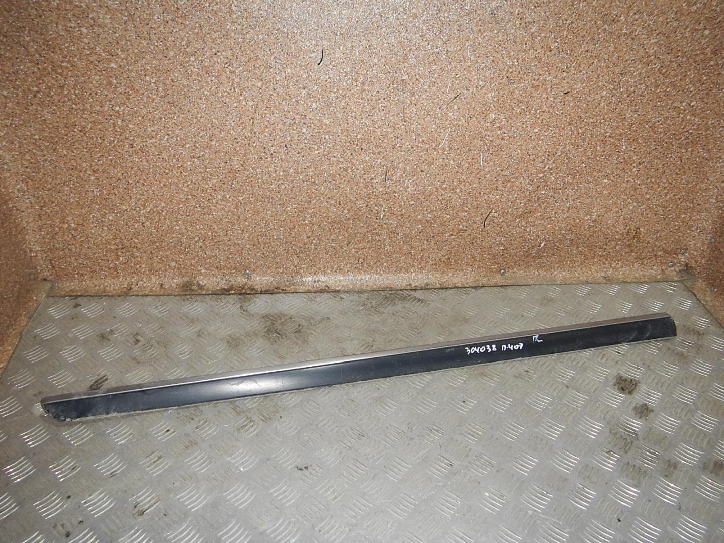 Молдинг передней левой двери