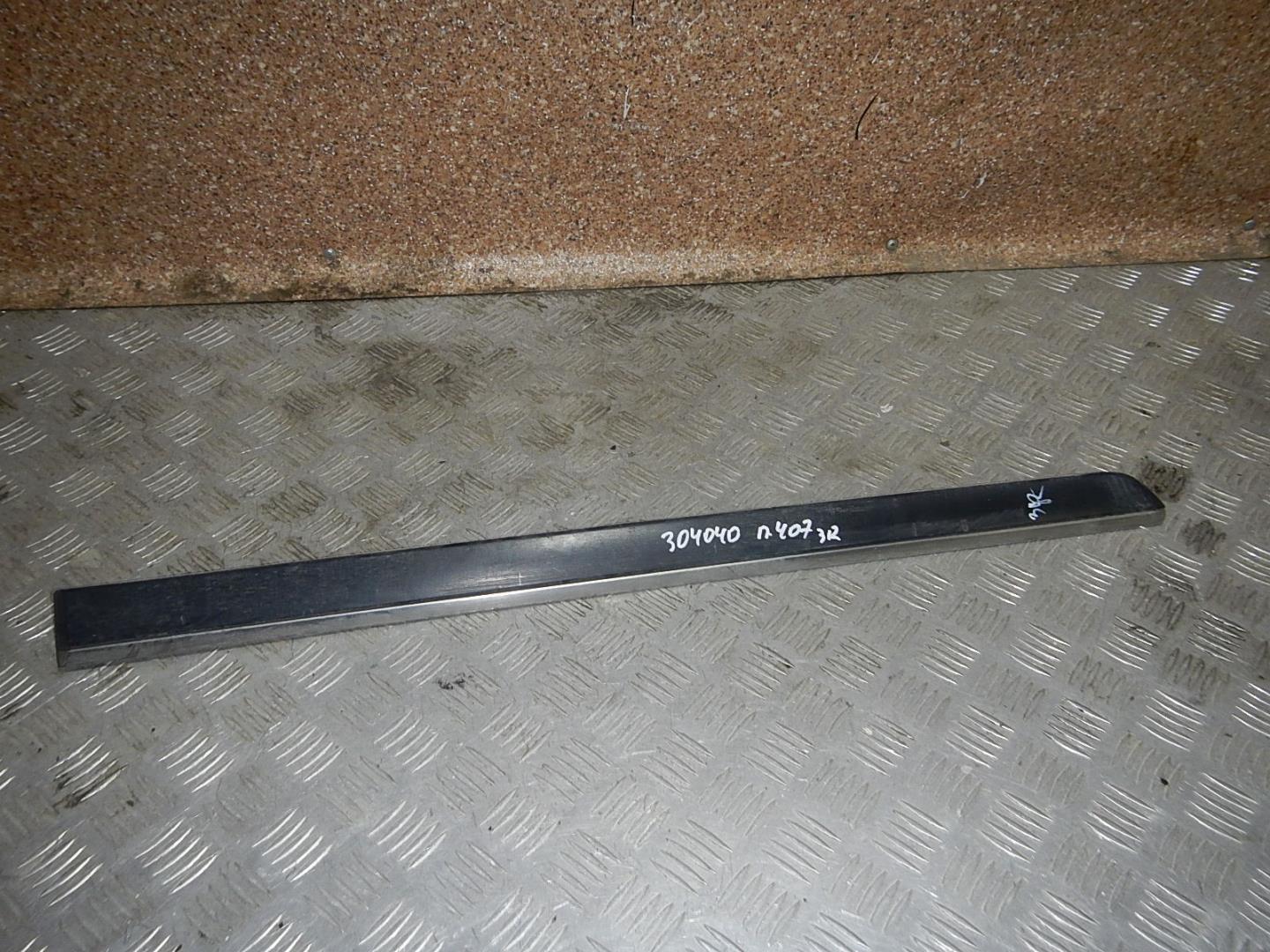 Молдинг задней правой двери