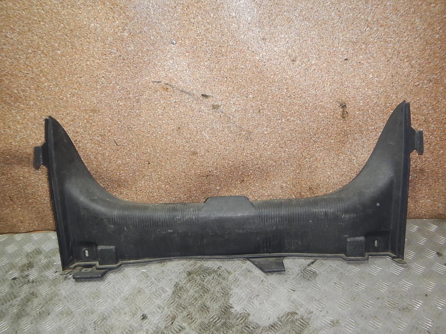 Обшивка багажника