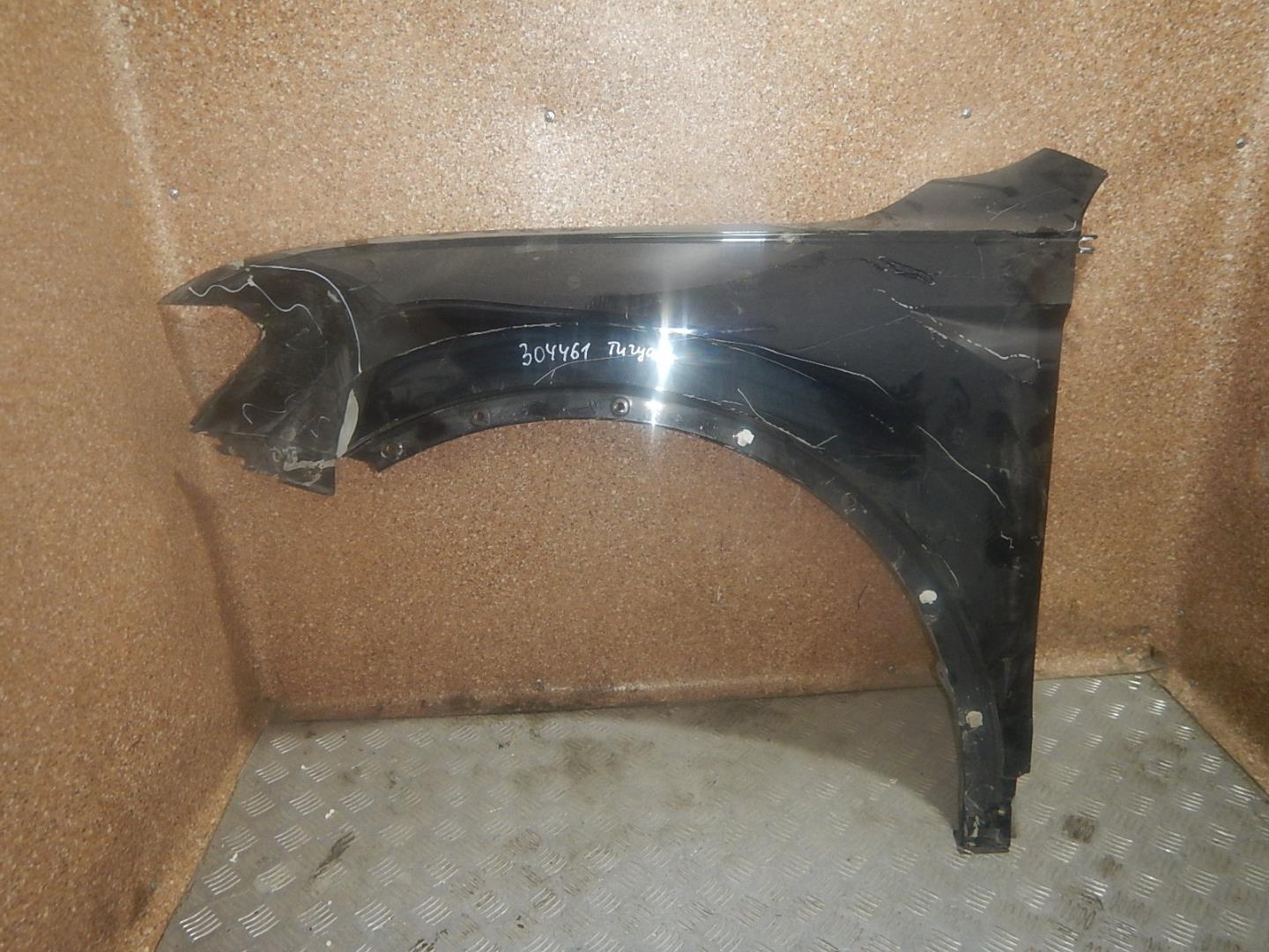 Крыло переднее левое