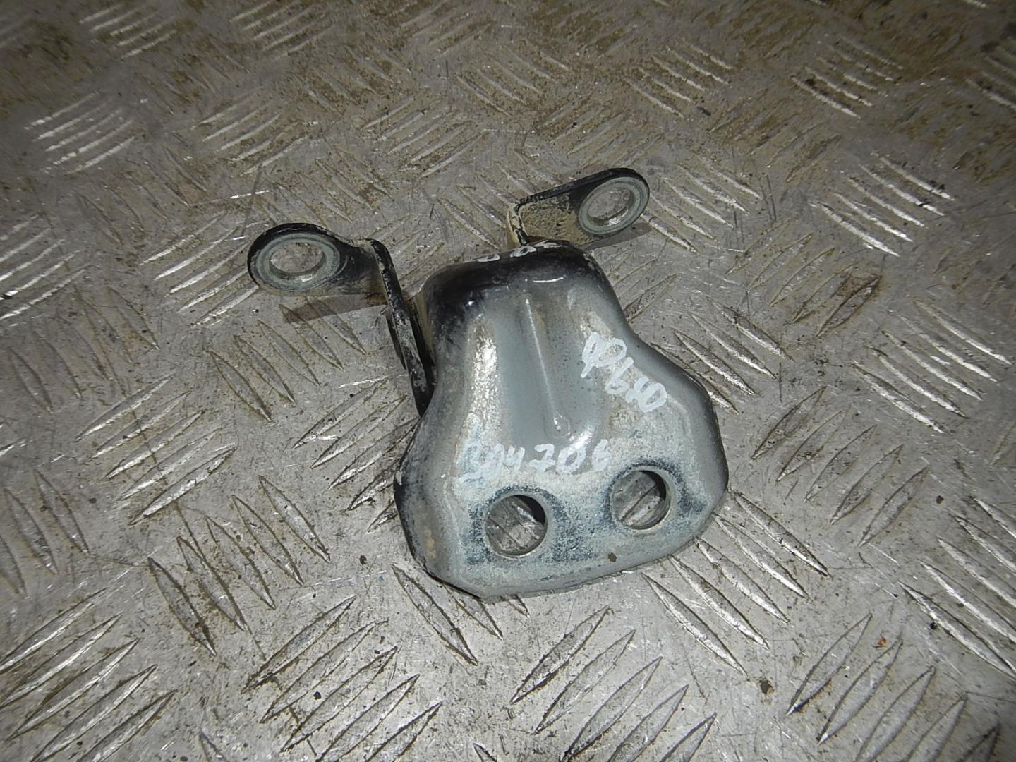 Петля двери задней правой верхняя