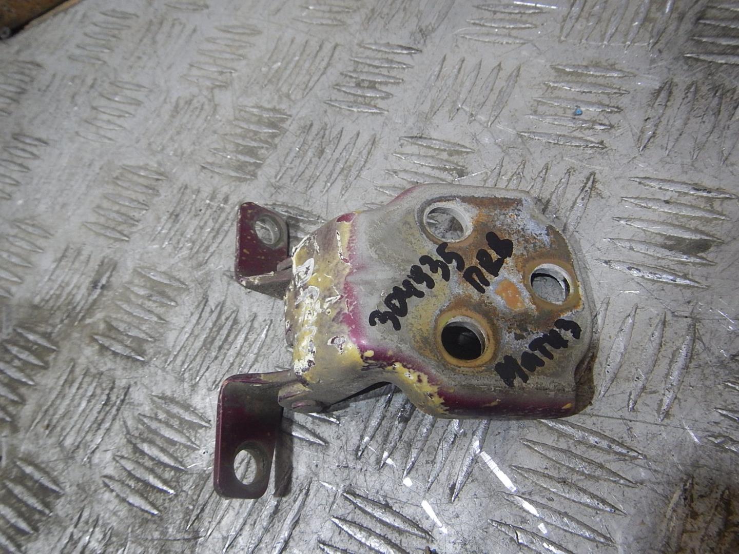 Петля двери передней правой верхняя