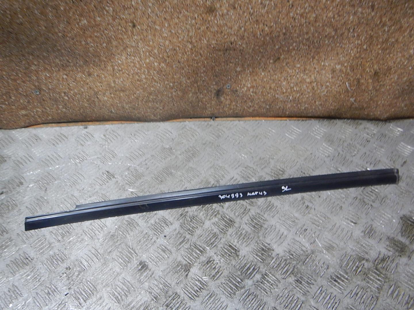 Накладка стекла заднего левого