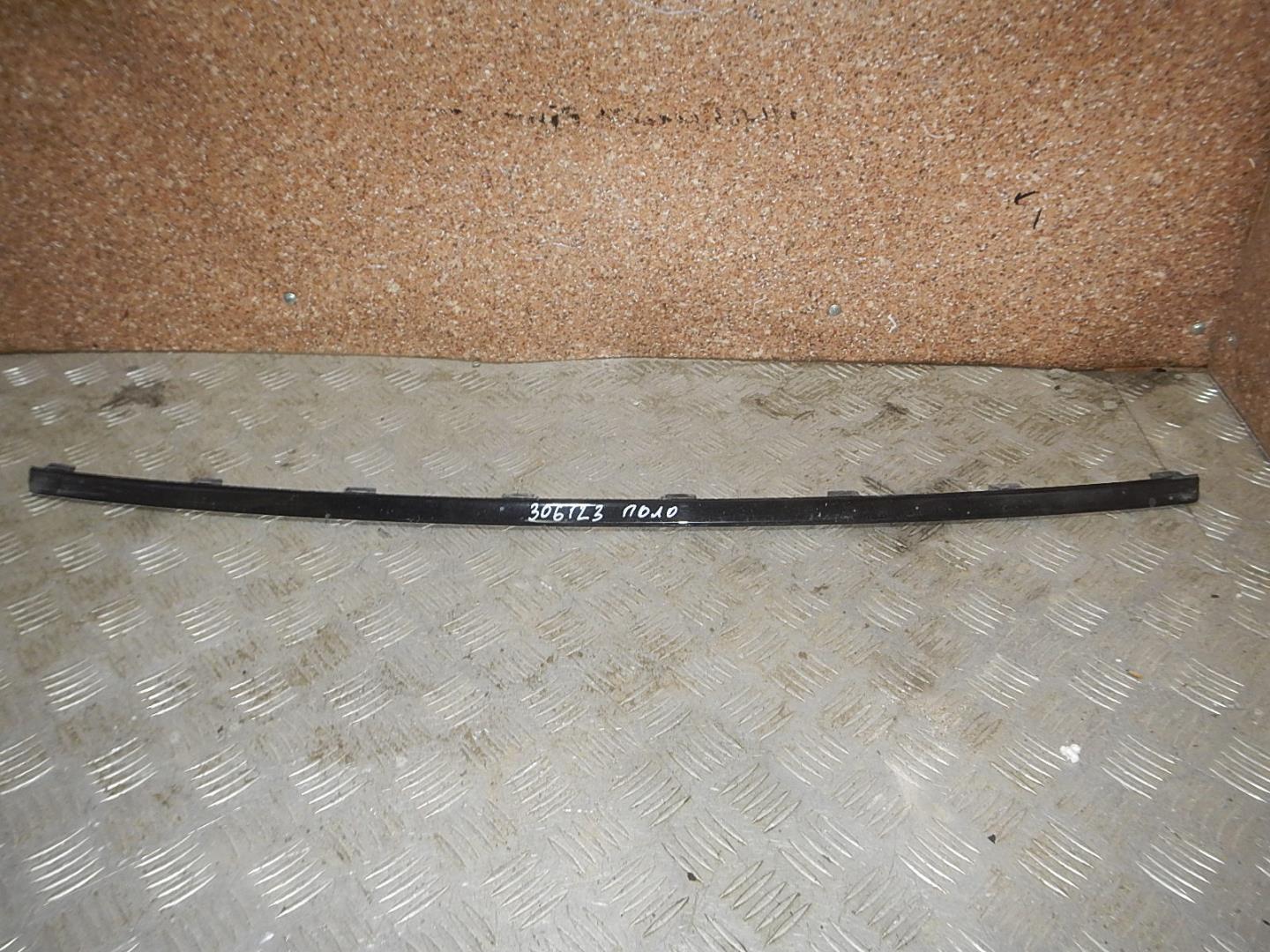 Молдинг переднего бампера