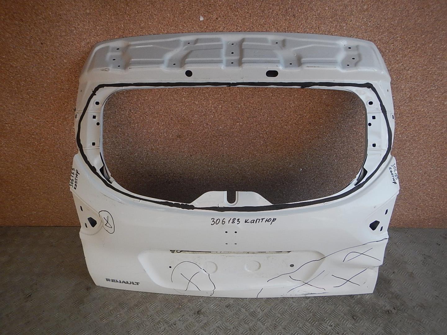 Дверь багажника