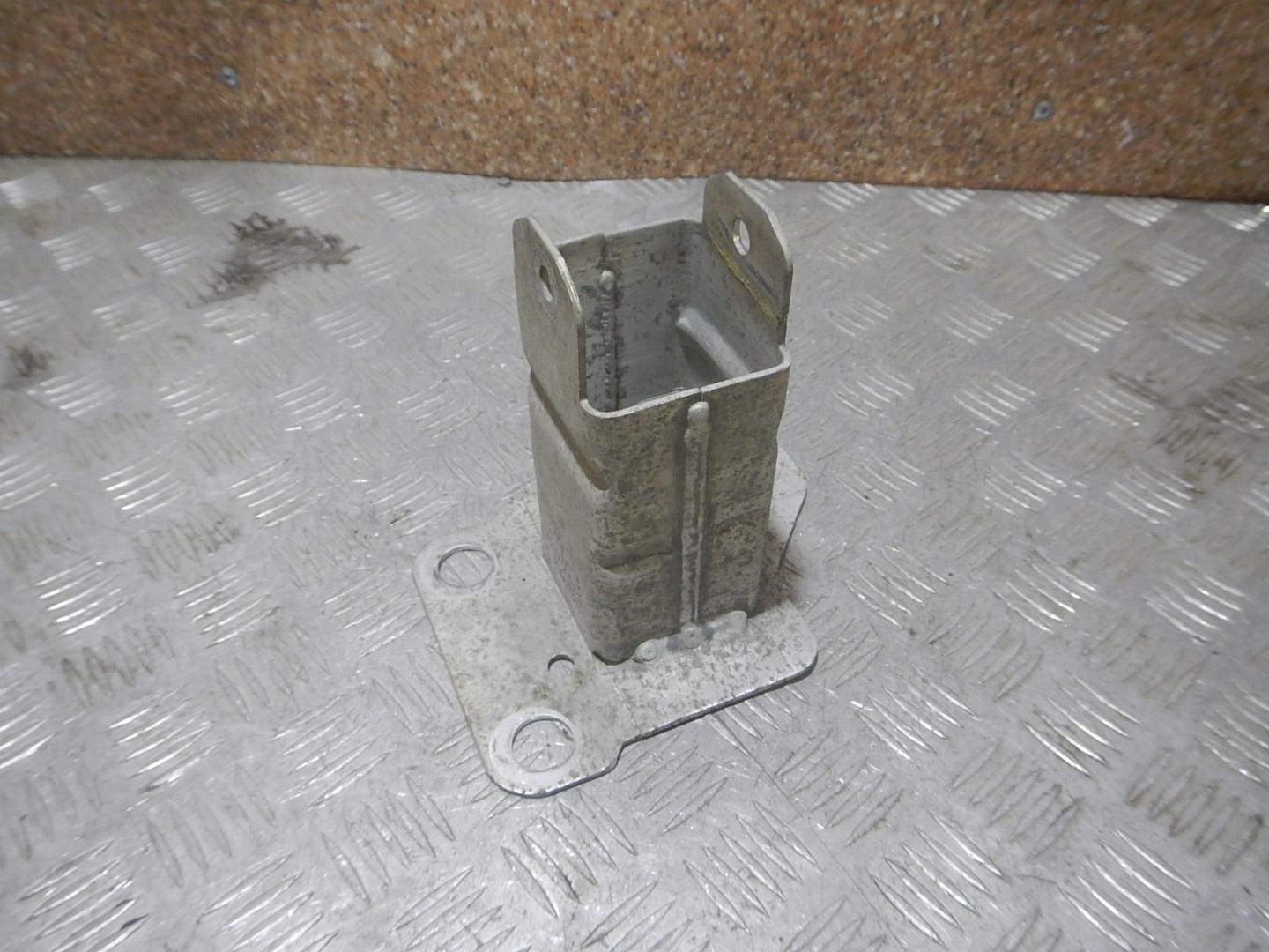 Кронштейн усилителя переднего бампера