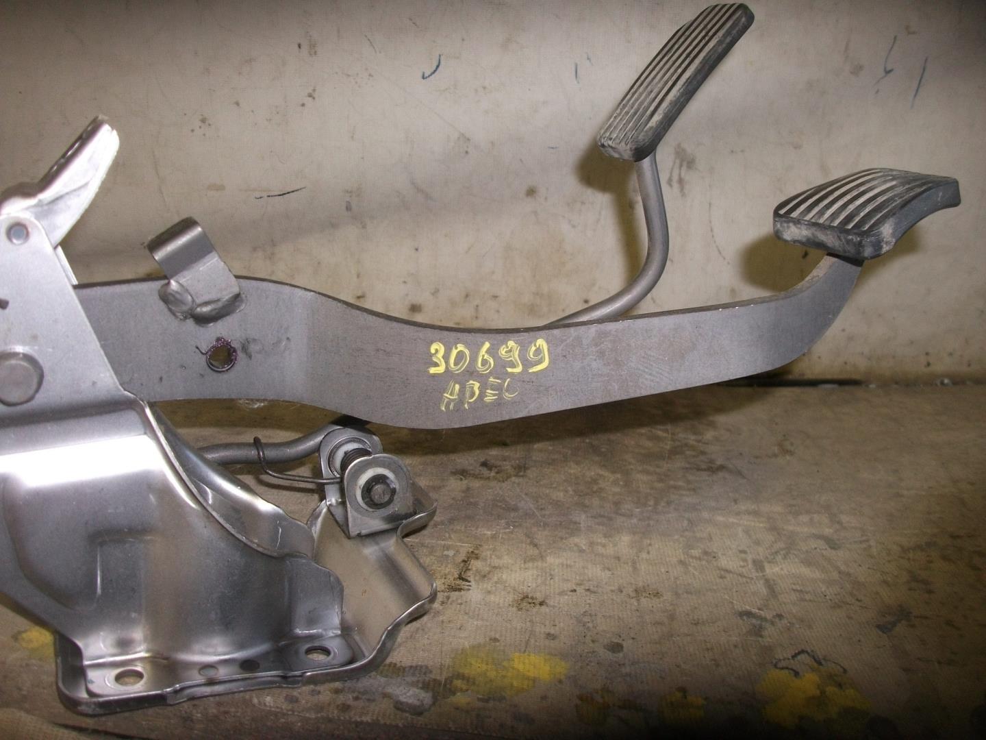 Педаль тормоза