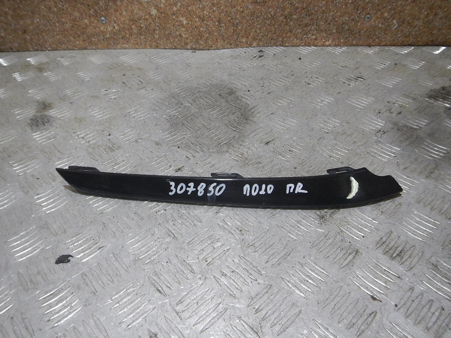 Молдинг переднего бампера правый