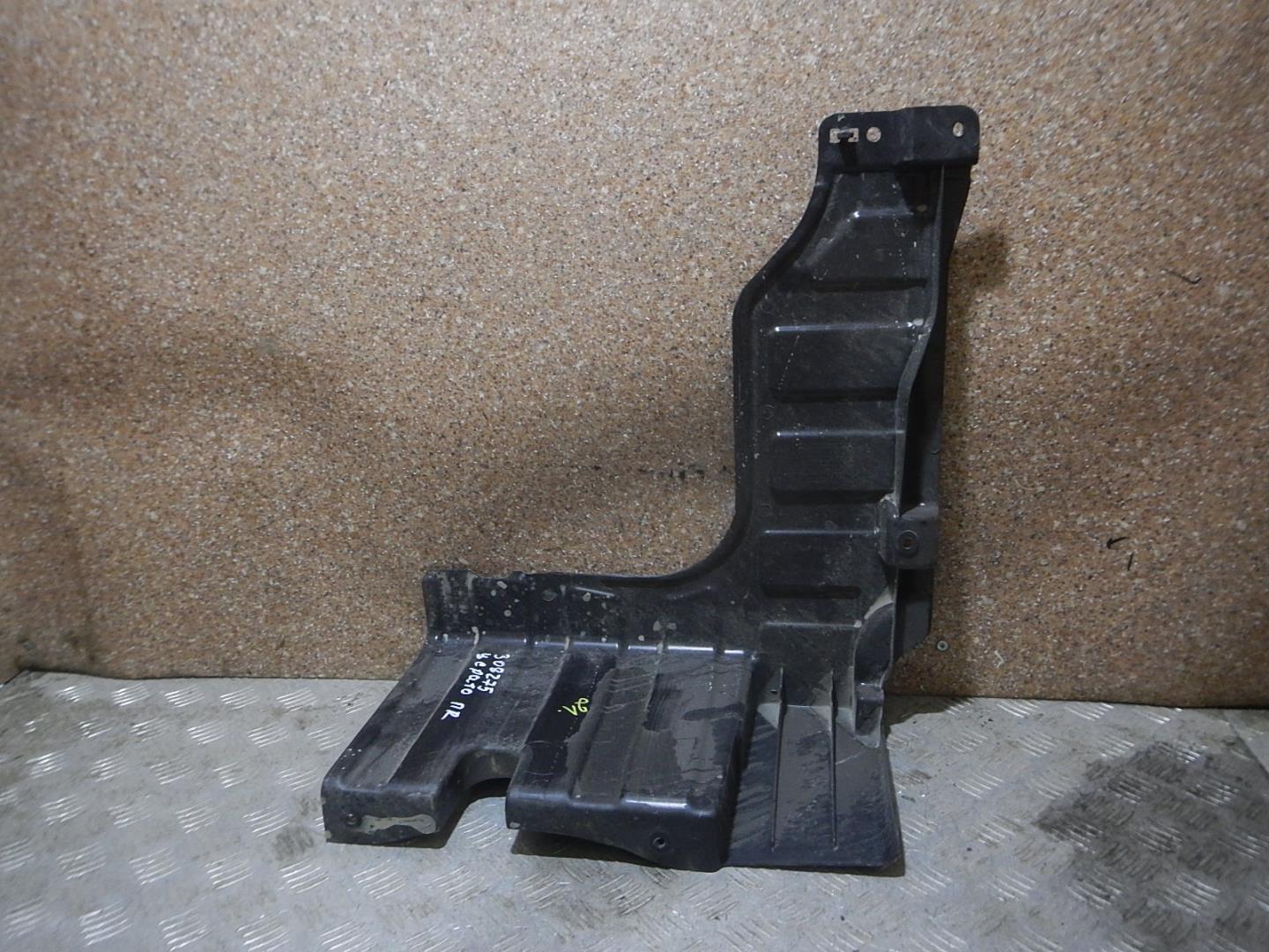 Пыльник двигателя боковой правый