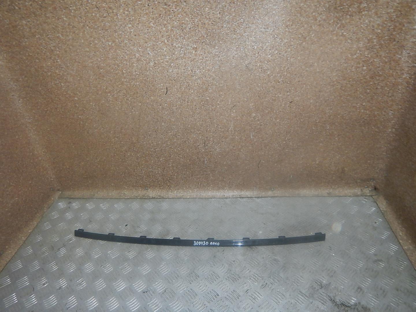 Молдинг переднего бампера