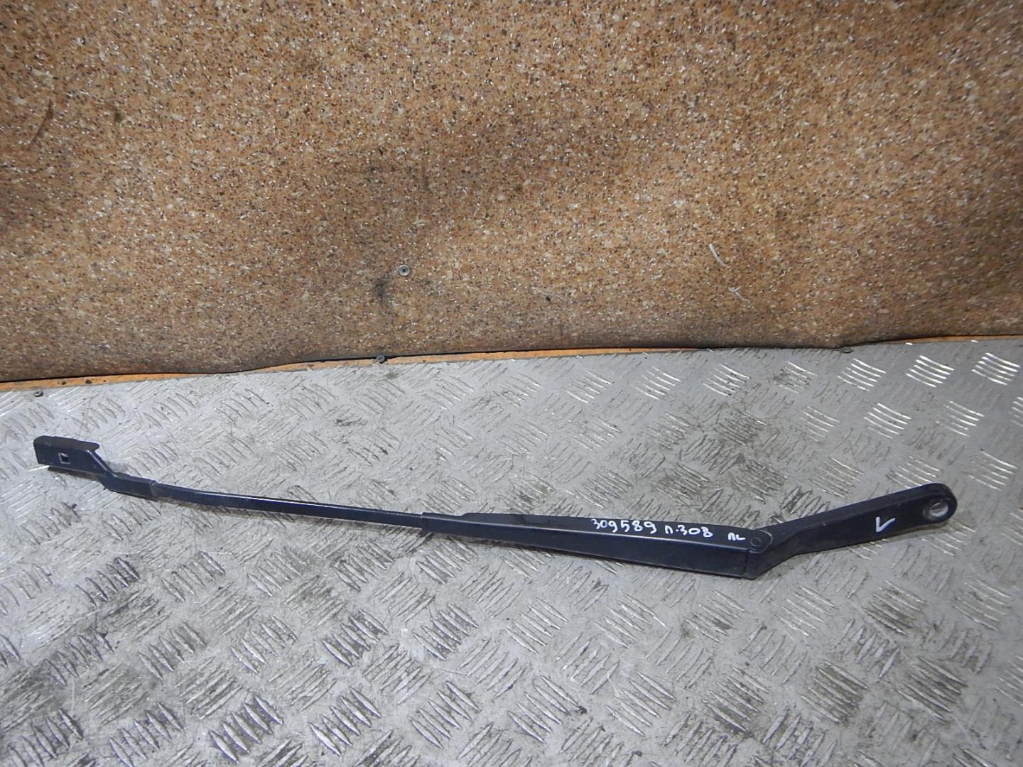 Поводок стеклоочистителя передний правый