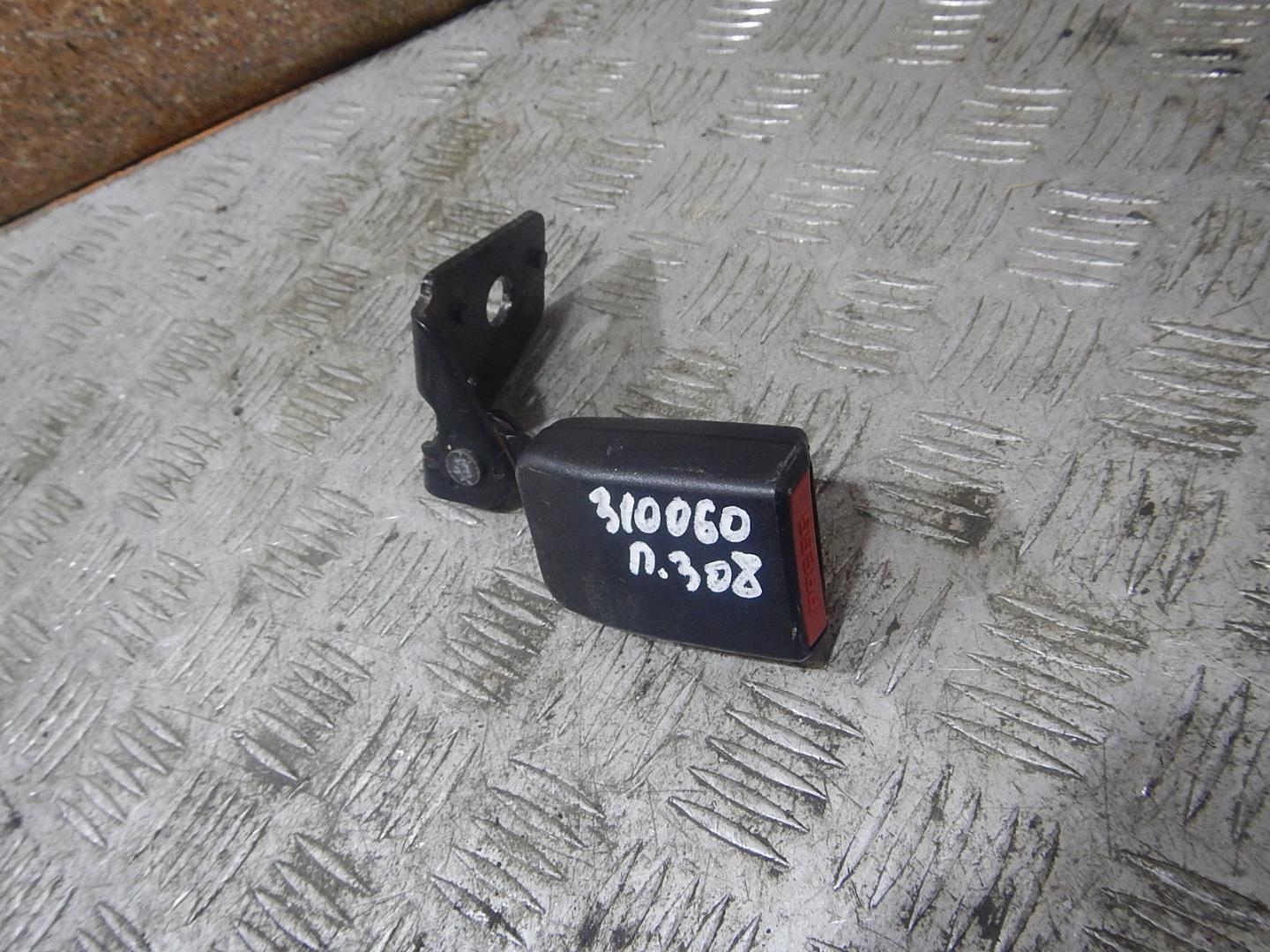 Ответная часть ремня безопасности