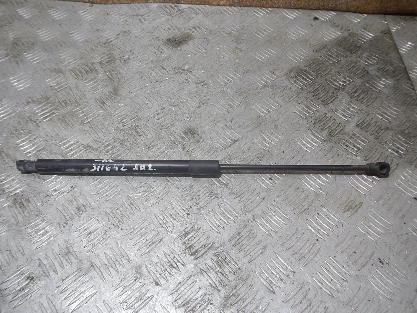 Амортизатор двери багажника