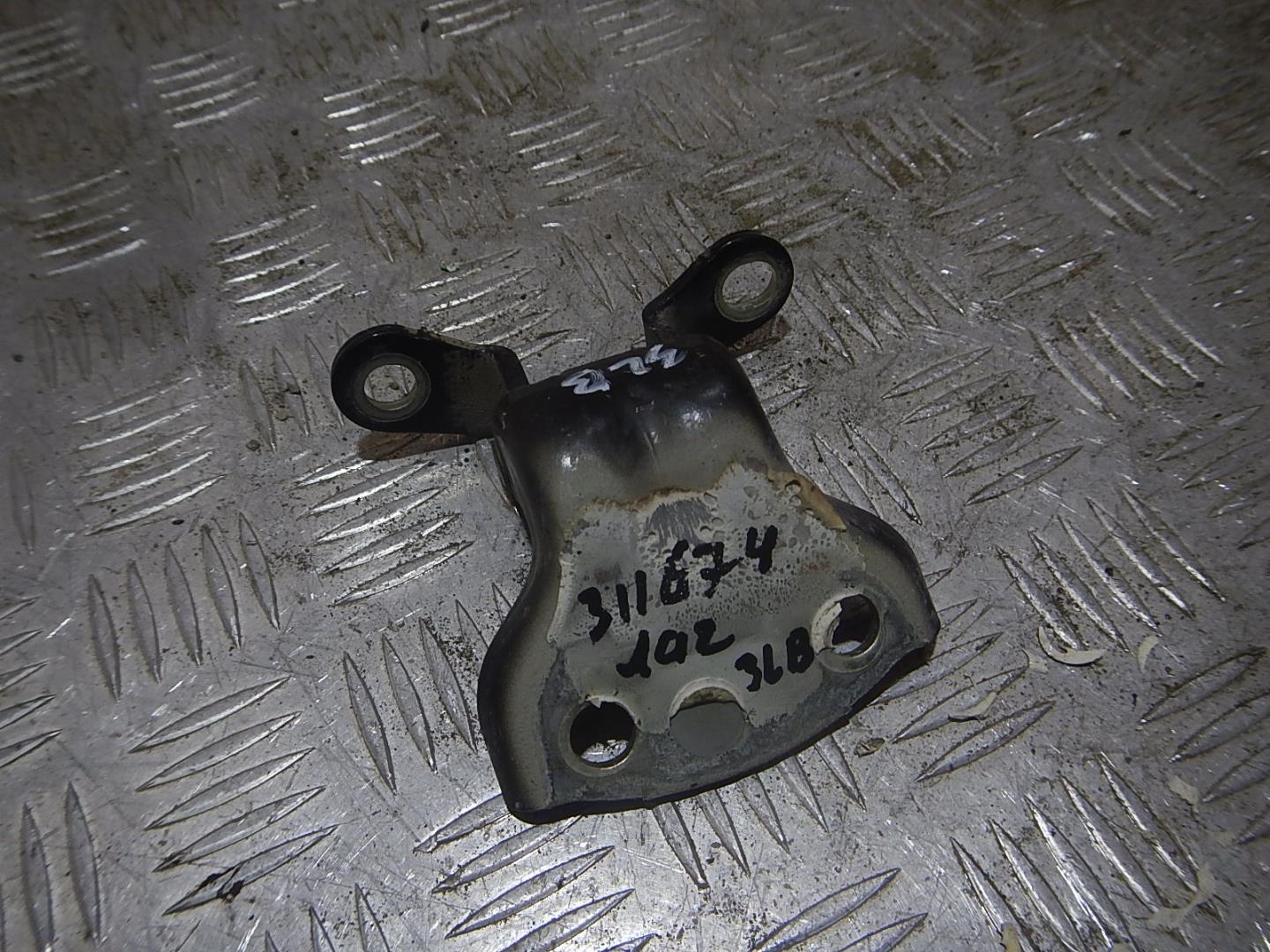 Петля двери задней левой верхняя