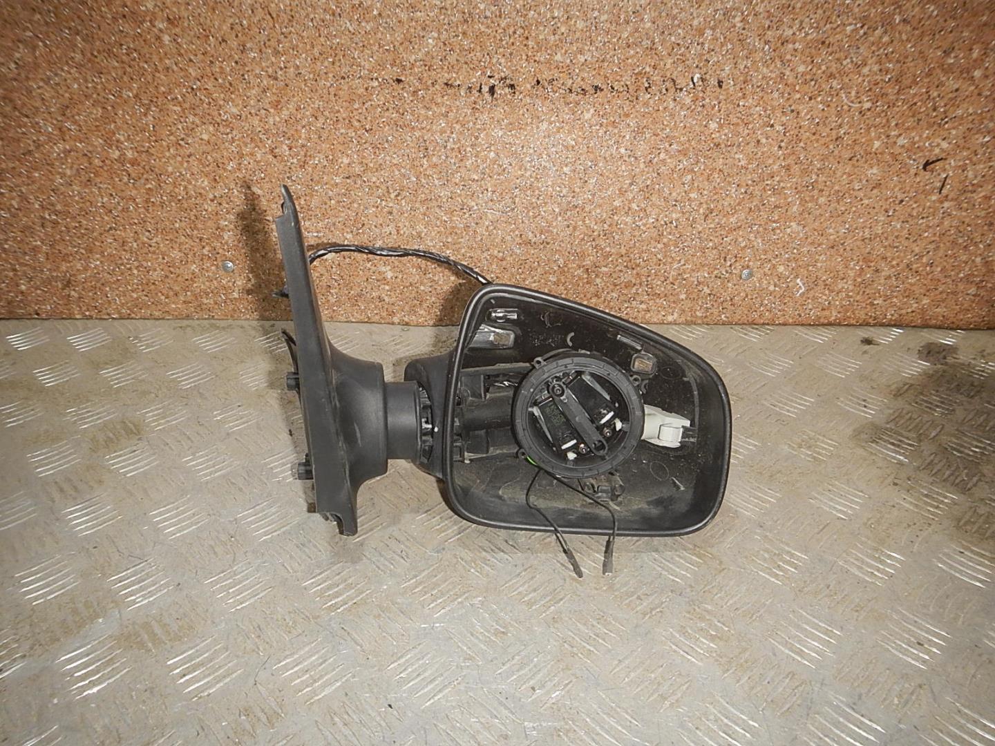 Зеркало правое электрическое