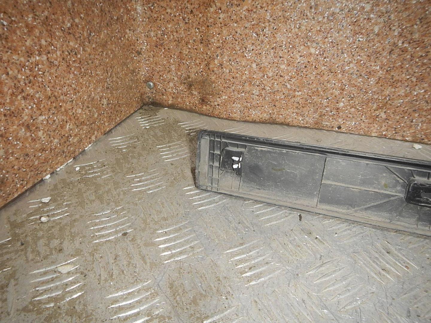 Молдинг задней правой двери