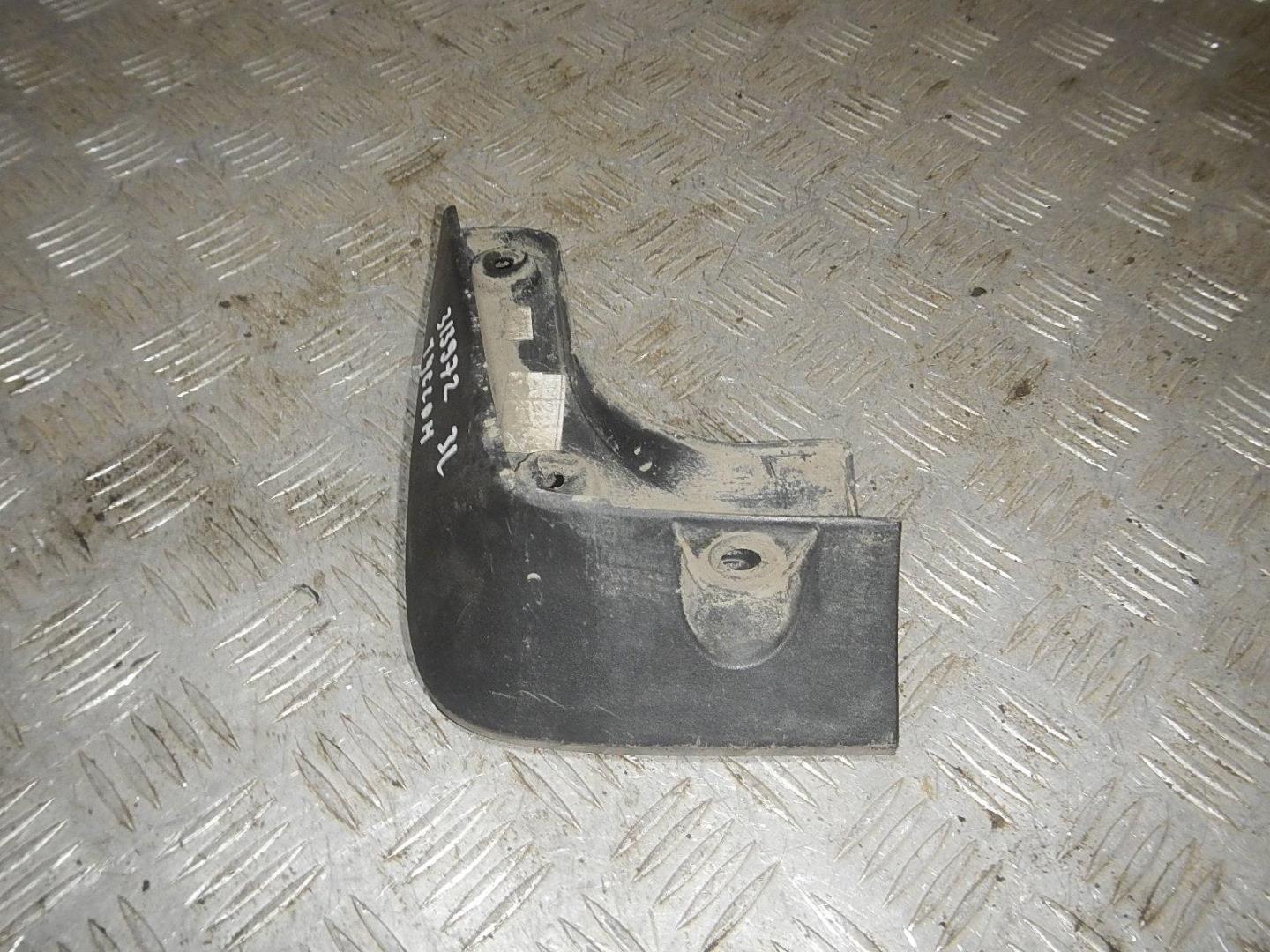 Брызговик задний левый