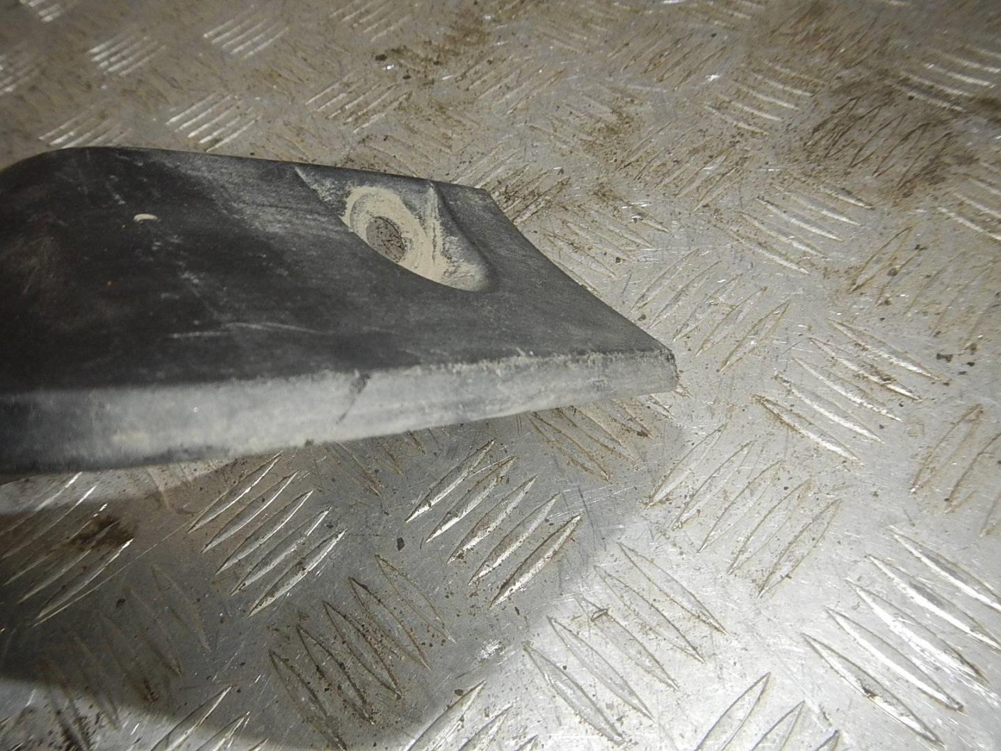 Брызговик задний левый