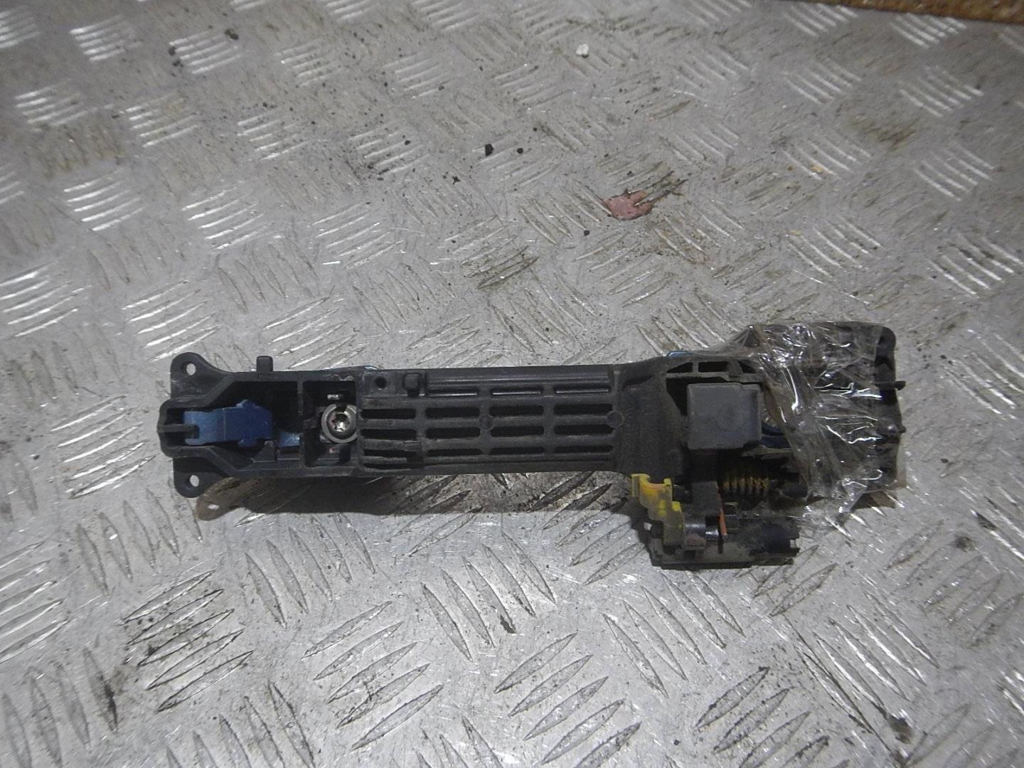 Ручка двери передней наружная левая