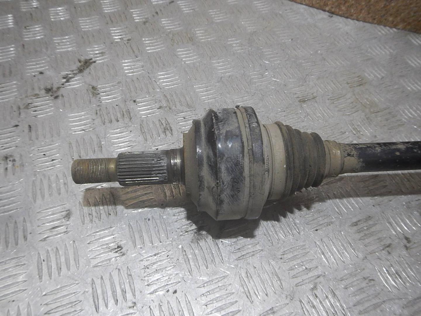 Полуось задняя левая