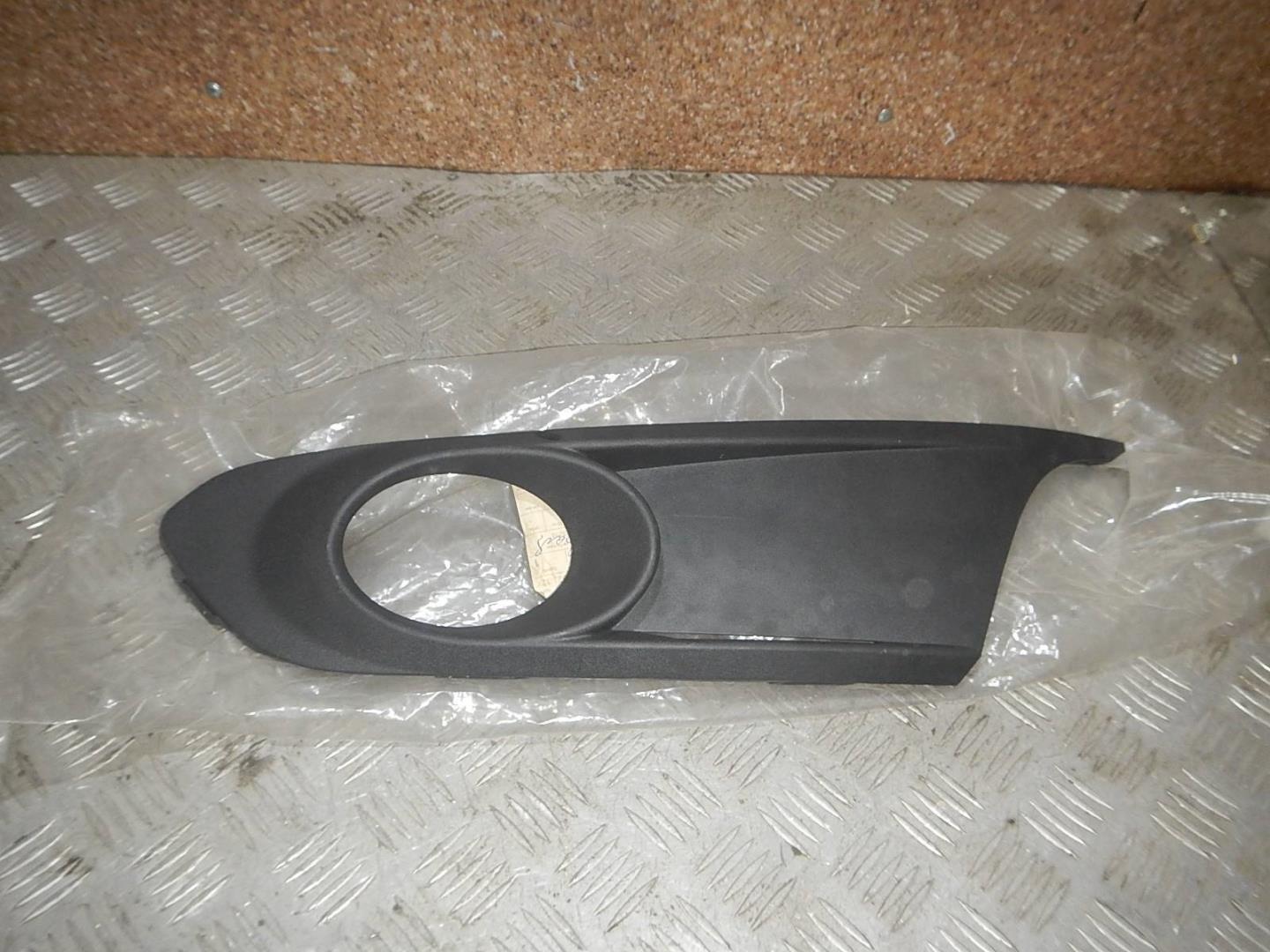 Решетка в бампер левая