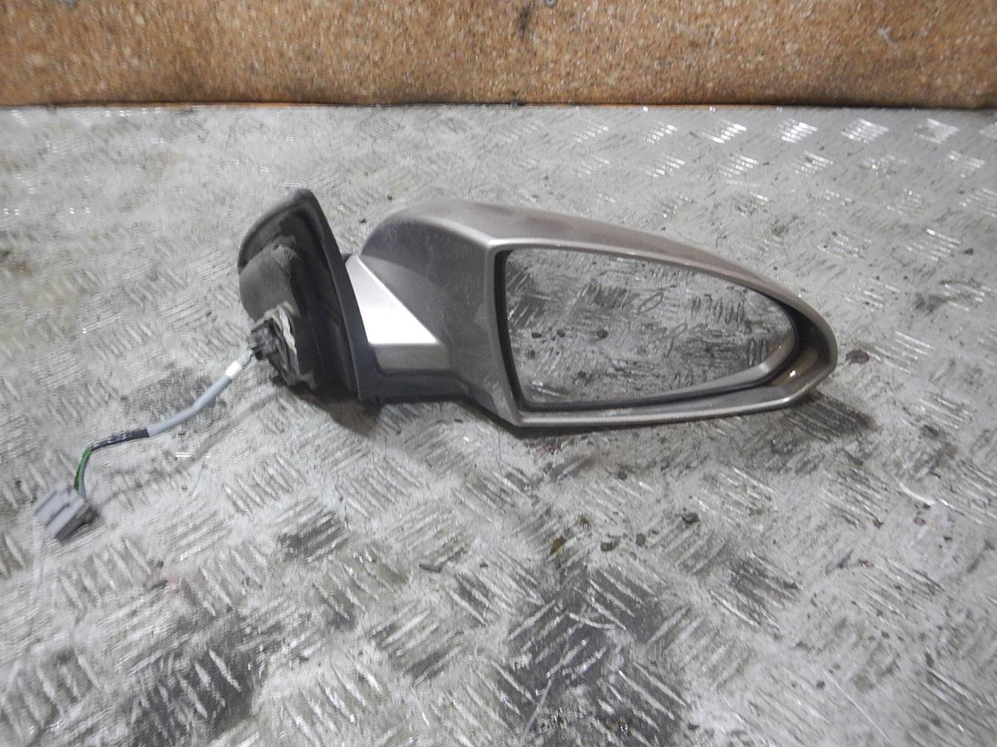 Зеркало правое электрическое