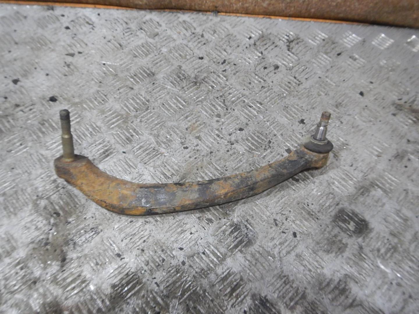 Рычаг передний верхний левый