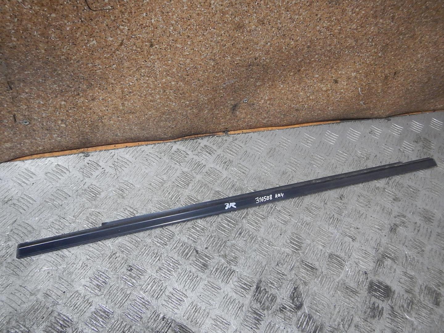 Накладка стекла заднего правого