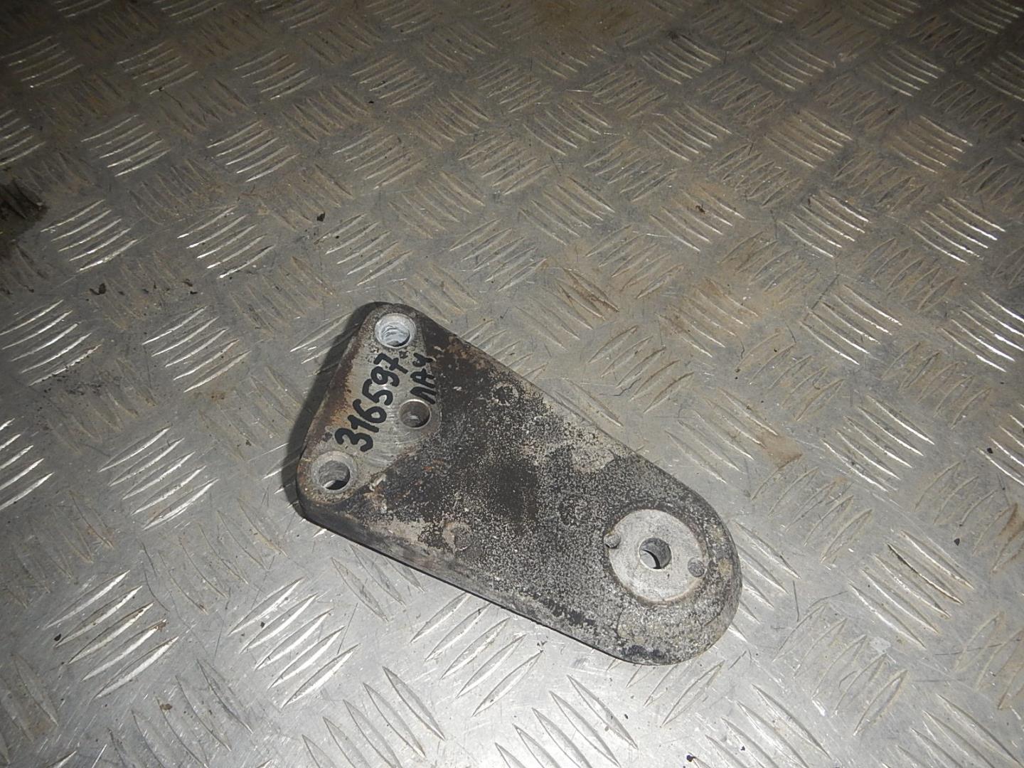 Кронштейн опоры двигателя