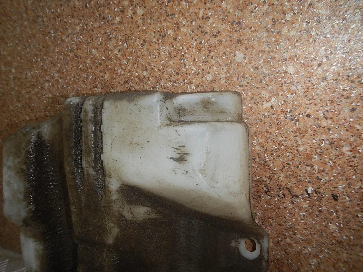 Бачок омывателя лобового стекла