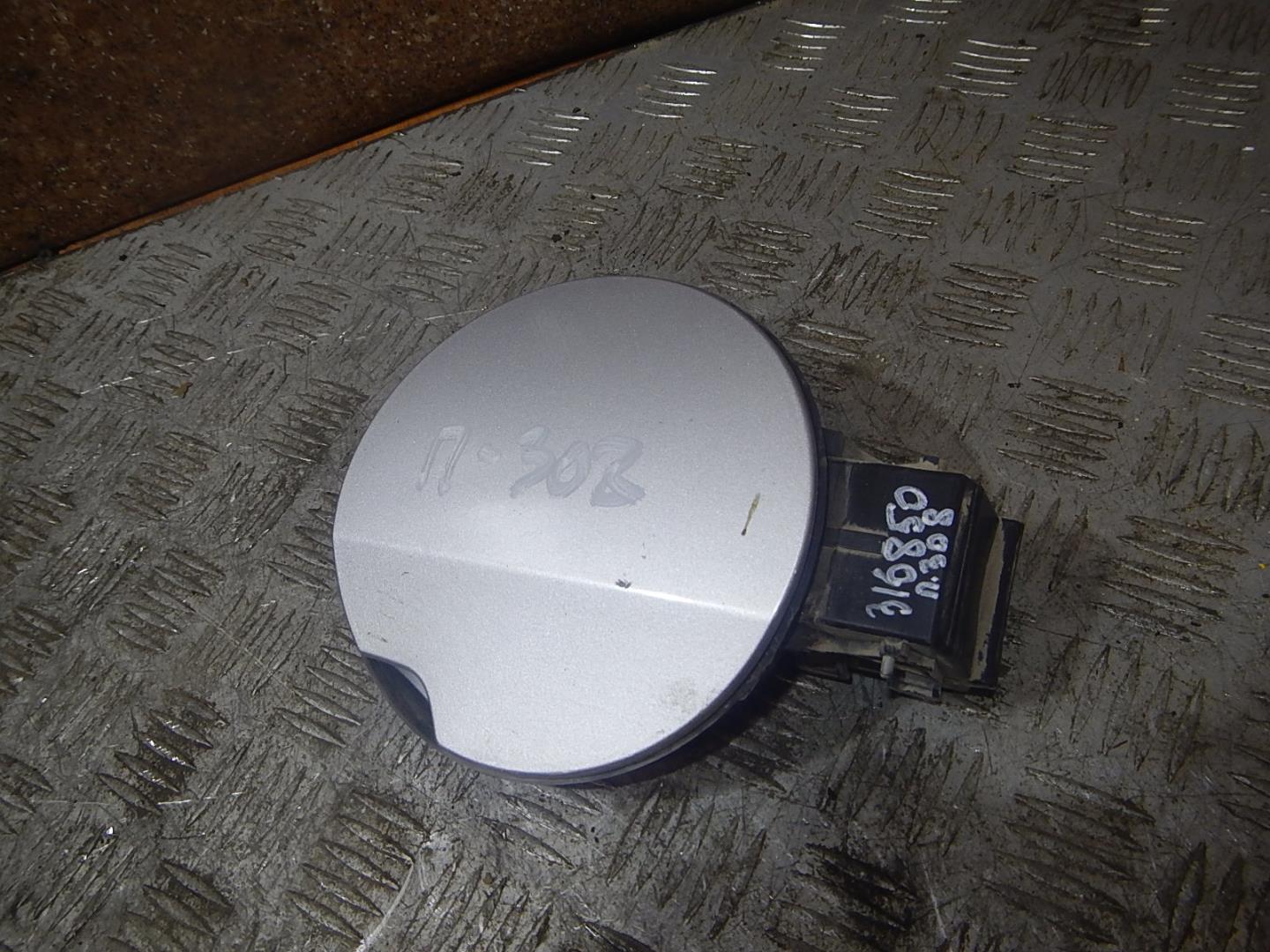 Лючок бензобака