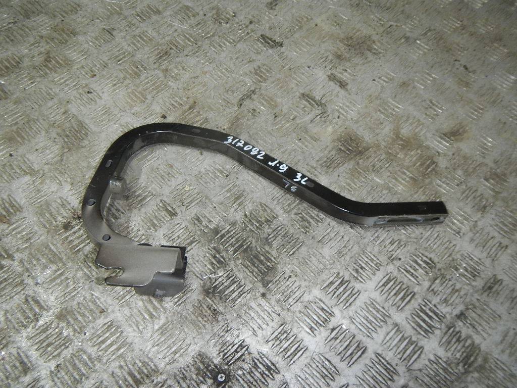 Петля крышки багажника