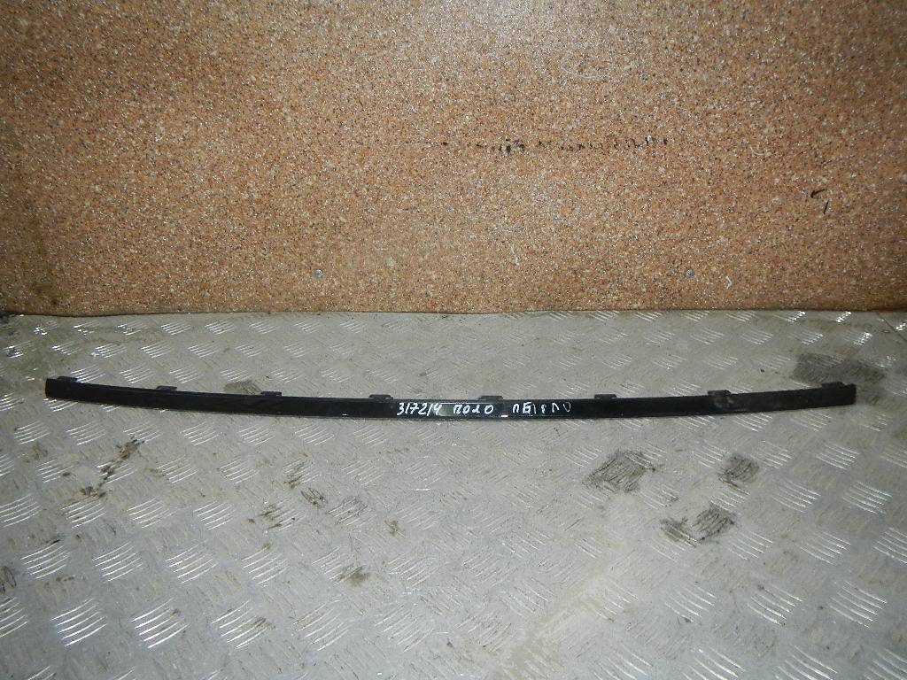 Молдинг переднего бампера