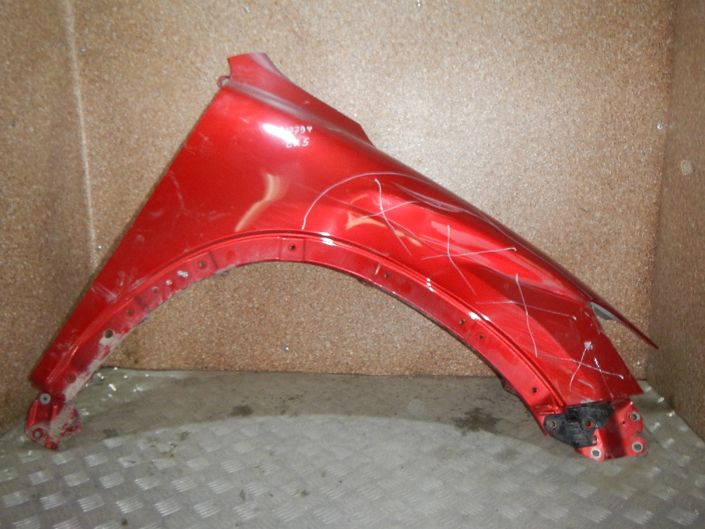 Крыло переднее правое