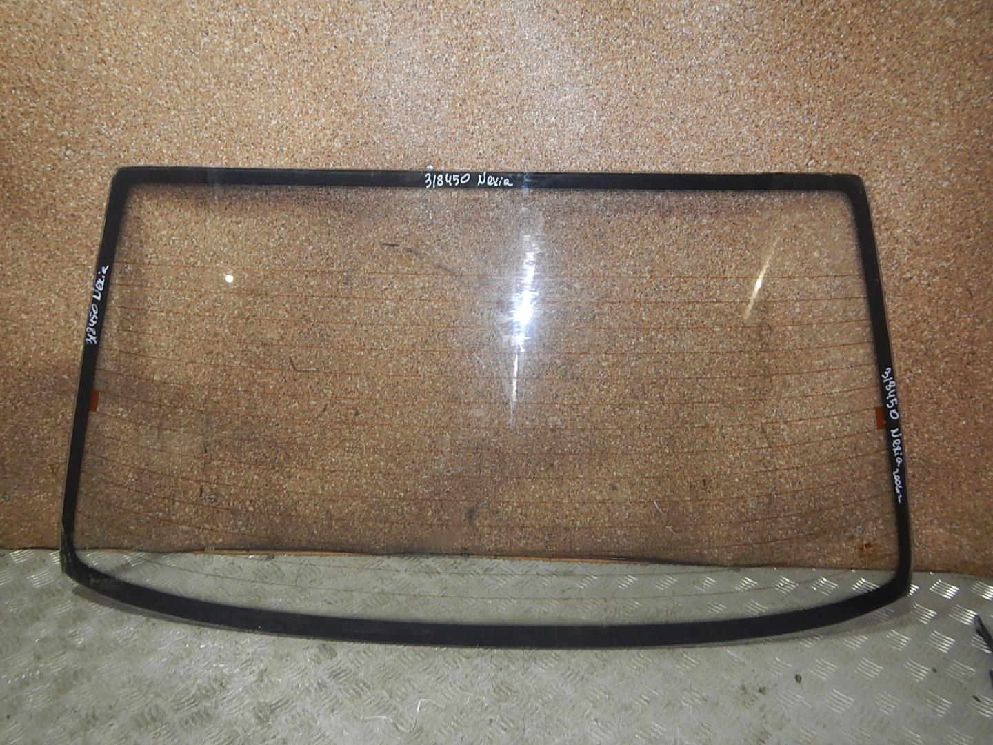 Стекло заднее