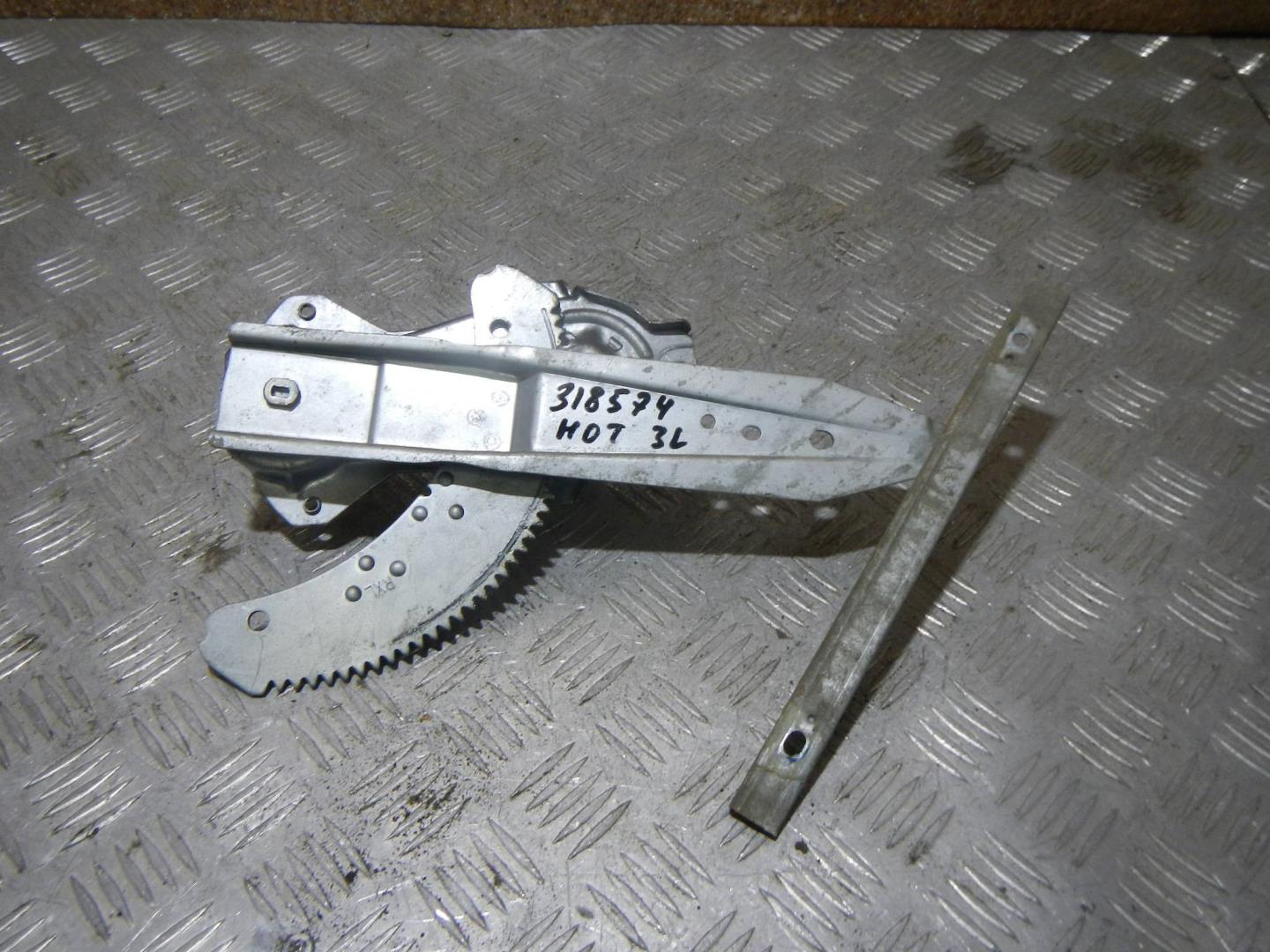 Стеклоподъемник механ. задний левый