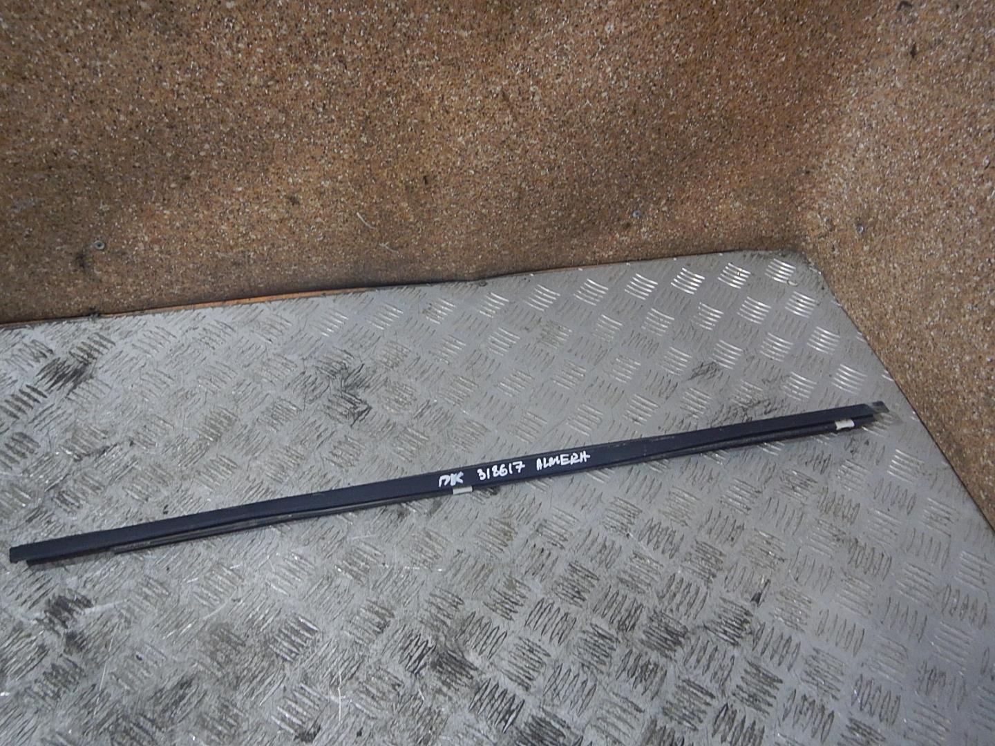 Накладка стекла переднего правого