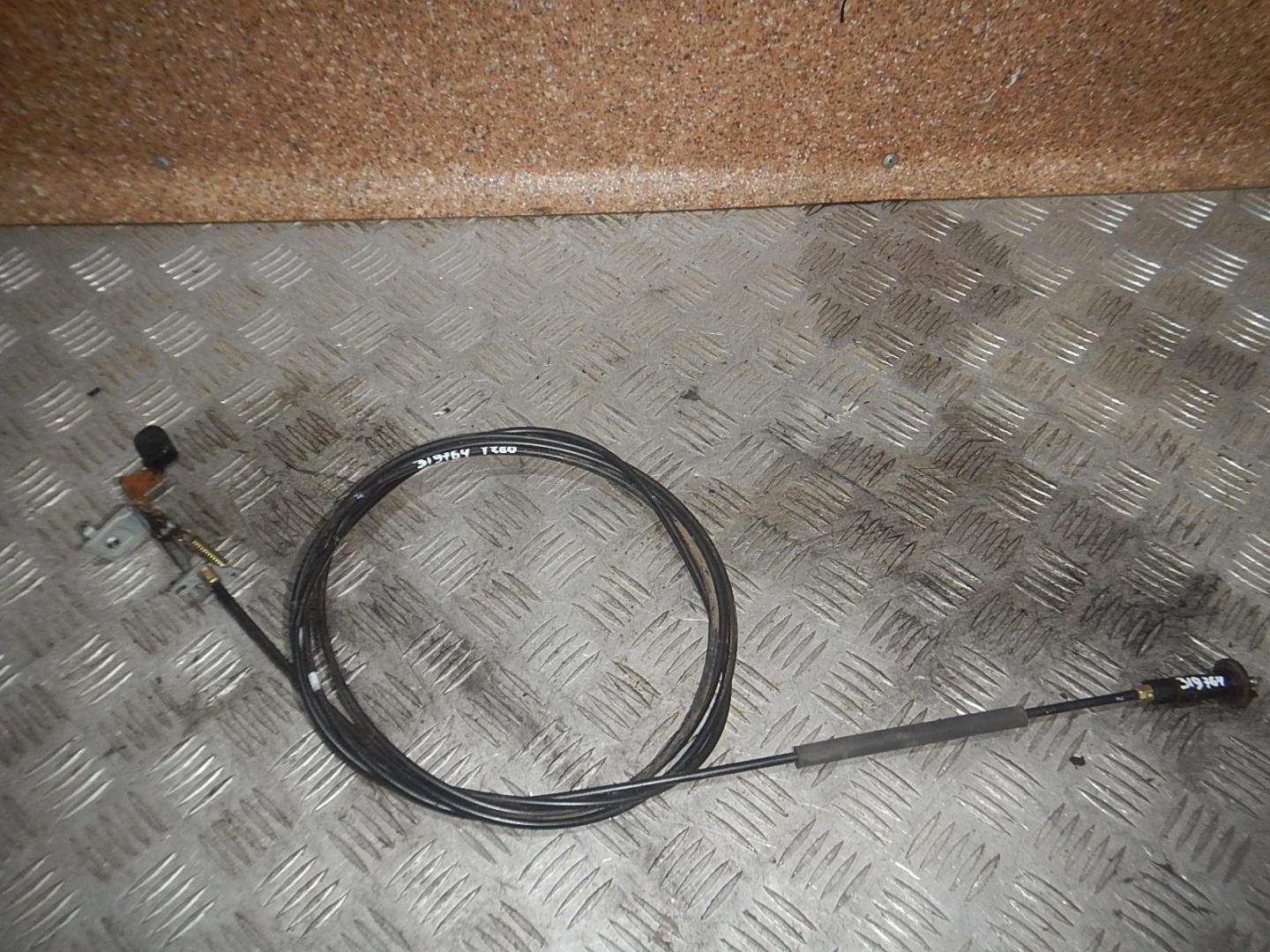 Трос лючка бензобака