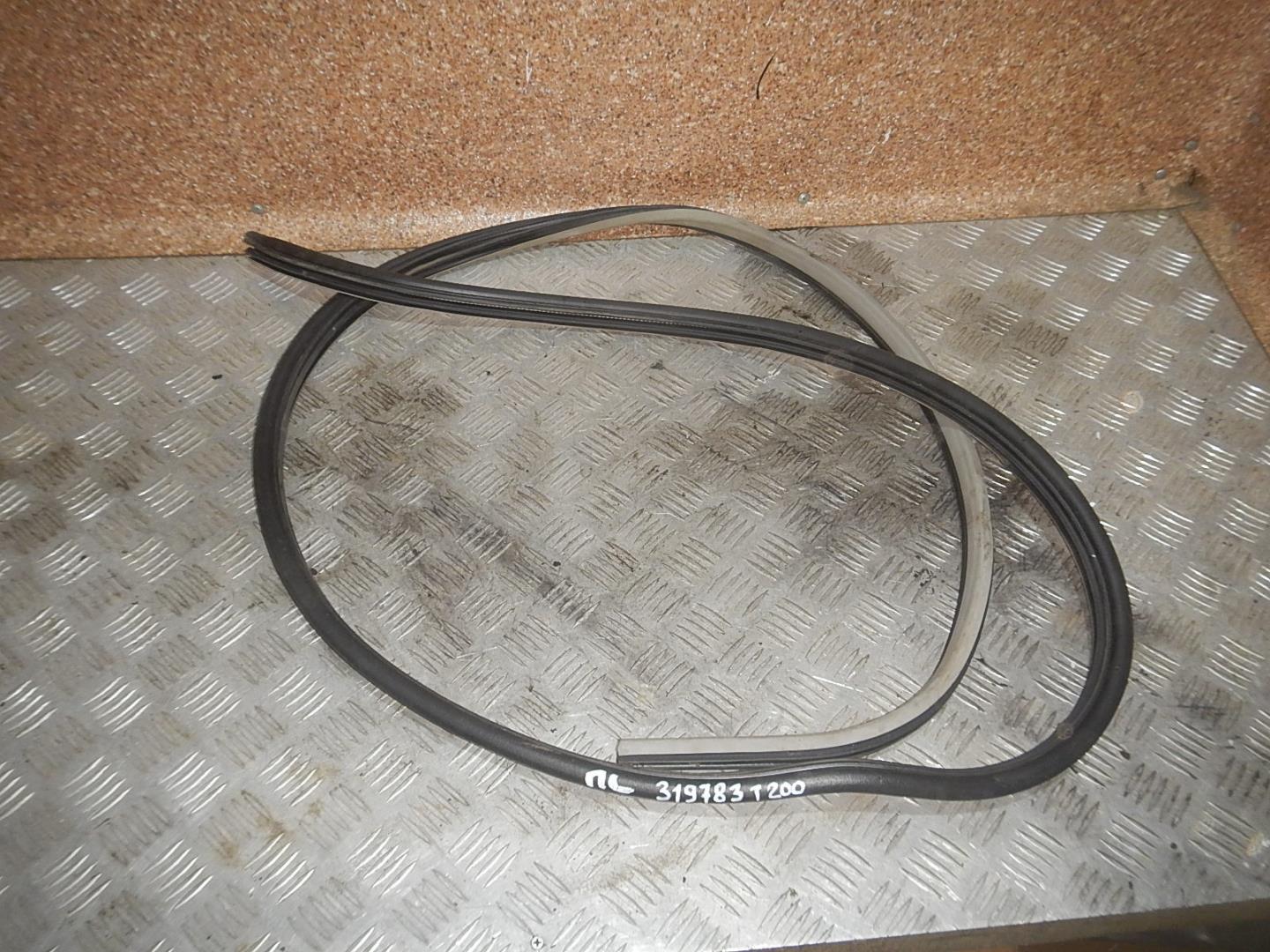 Уплотнитель двери