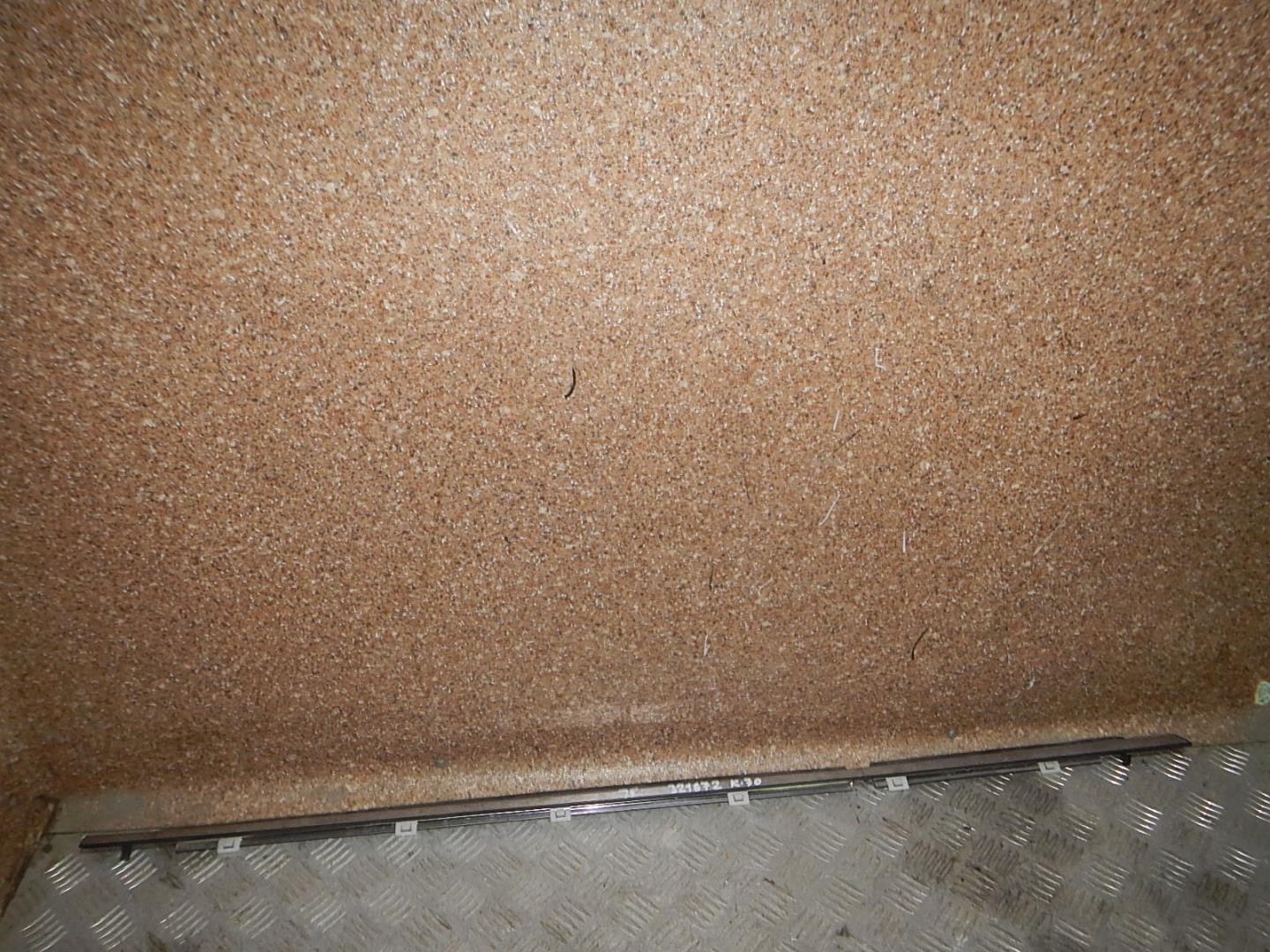 Накладка стекла заднего левого