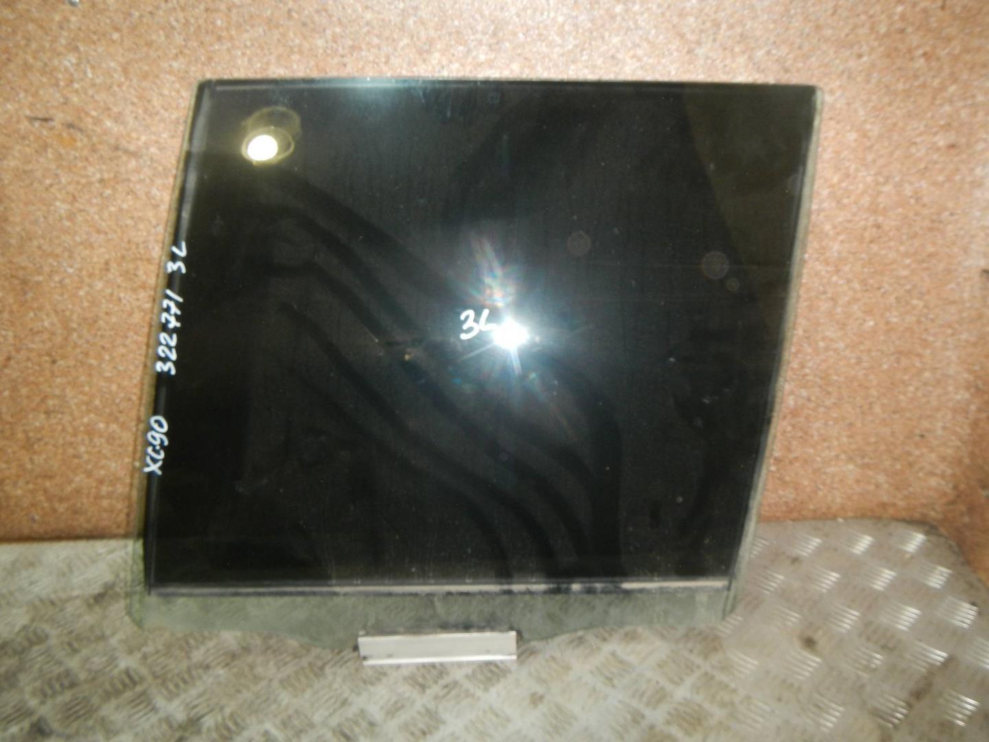 Стекло двери задней левой