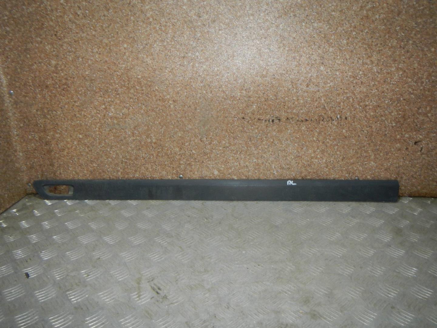 Молдинг передней левой двери